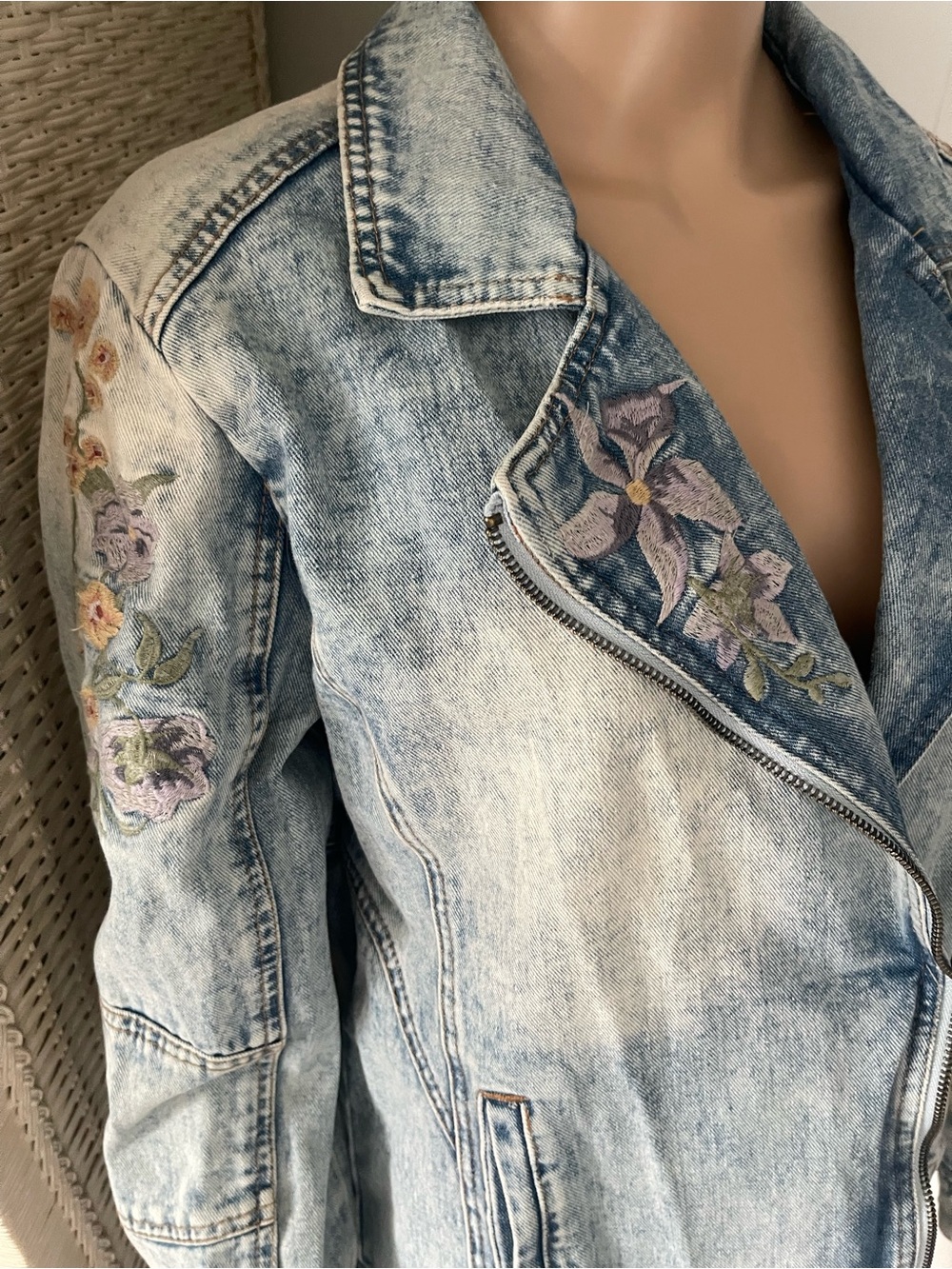Cream Embroidered Denim Jacket Fits - Picture 6 of 16